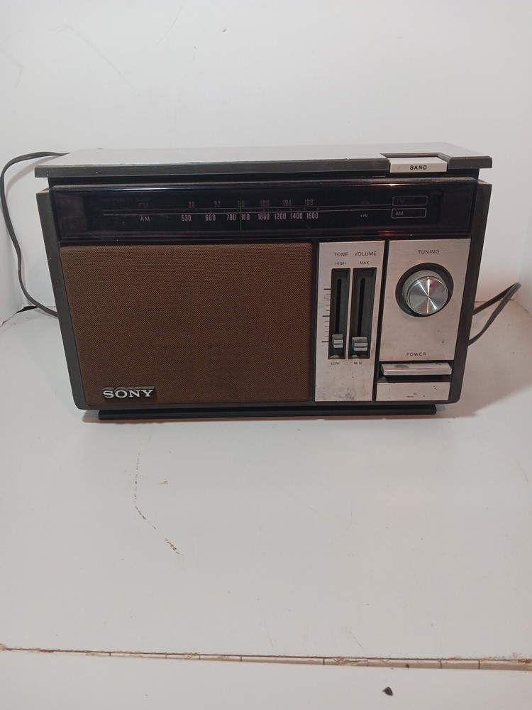 Vtg Sony Radio Model ICF-9540W AM/FM 2 Band 6 Transistor Woodgrain. Pre-owned