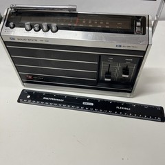 Hitachi KH-1038~ Solid State FM-AM Ac/Dc All Transistor Radio ~ Tested