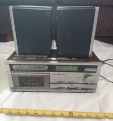GE AM/FM clock radio cassette recorder – Model 7 4984A, tested & working.