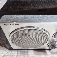 Vintage  Curtis AM/FM Radio Retro Tabletop Woodgrain Cabinet Silver Face
