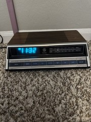 GE General Electric 7-4662B AM/FM Alarm Clock Radio Wood Grain. Vintage, Works.