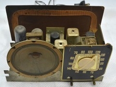 Vintage Admiral 5J23 N Tube Radio