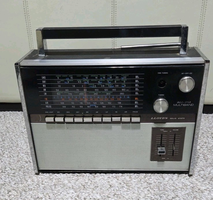Vintage 1970 N632B LLOYD&rsquo;S Solid State MultiBand Shortwave Radio Tested, Working