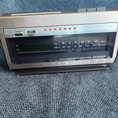 Vintage Lloyd&rsquo;s AM/FM Radio Alarm Model J280 Series 749A For Parts