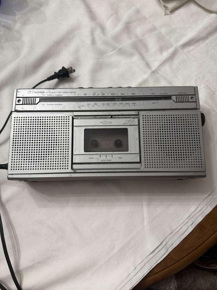 Vintage Emerson Am Fm Radio And Cassette Player Cassette Spins