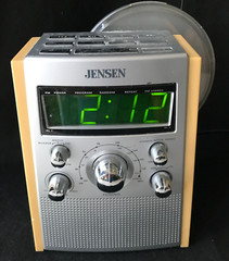 RETRO LOOK- JENSEN JCR-560 AM/FM Alarm & CD Clock Radio – PARTS OR RESTORE