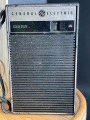 Vintage 1973 P-2790 GE Solid State AM Radio