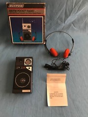 NOS Vintage Suntone AM/FM Pocket Radio w/ LED Power Indicator & Mono Head-Phones