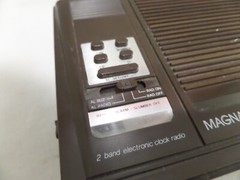 Magnavox D3000 AM/FM Radio Alarm Electronic Clock Power Backup Vintage Brown