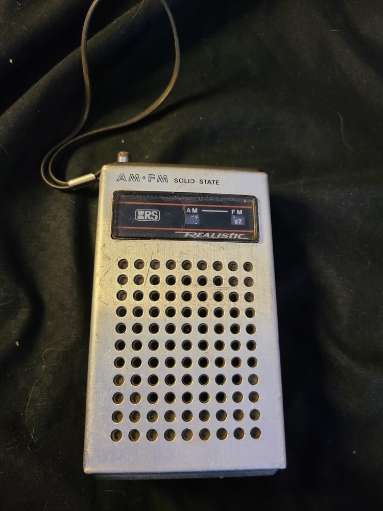 Vintage Radio Shack Realistic AM/FM SOLID STATE Portable Radio