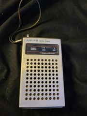 Vintage Radio Shack Realistic AM/FM SOLID STATE Portable Radio