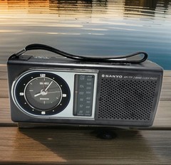 Sanyo RPM-C5 AM/FM 2 Band Quartz Clock Radio Alarm W/Antenna & Strap Vintage