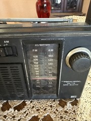 **Vintage Realistic AM/FM Portable Radio Model 12-665 By Radio Shack