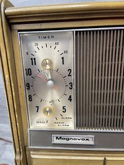 Vintage Magnavox FM049 Radio With Alarm Maple Finish Tested And Working !
