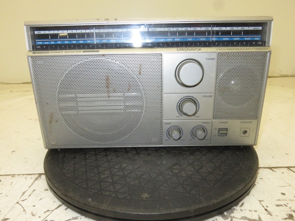 Magnavox D-2600/17 Radio