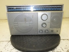 Magnavox D-2600/17 Radio
