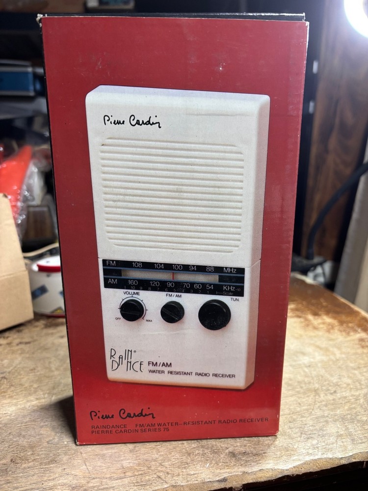 Vintage Pierre Cardin Rain Dance FM/AM Water Resisto Radio Receiver NIP New