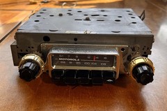 Vintage Motorola FM200A AM/FM Gold Pushbutton Car Radio Stereo 12V USA S/N 30147