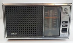 Vintage GE General Electric AM/FM Radio Wood Grain 7-4115B Works