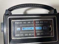 Vintage GE Portable 2 Way Power Radio AM FM Model 7-2800B Instant Weather AC/DC
