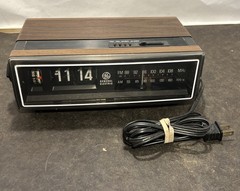 Vtg General Electric GE Flip Clock AM/FM Radio 7-4305F (Needs Service, Pls Read)