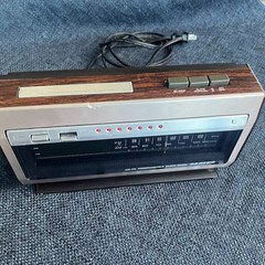 Vintage Lloyd&rsquo;s AM/FM Radio Alarm Model J280 Series 749A For Parts
