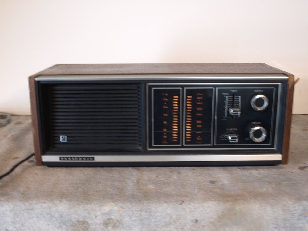 Panasonic RE-7371 Tabletop AM / FM Radio made in Japan