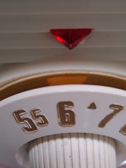 VINTAGE RETRO PINK/ MAUVE ADMIRAL MODEL 275 TABLE RADIO CHASIS 5D4