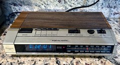Vtg Realistic Chronomatic 253 AM/FM Clock Radio Wood Grain Blue Display WORKS