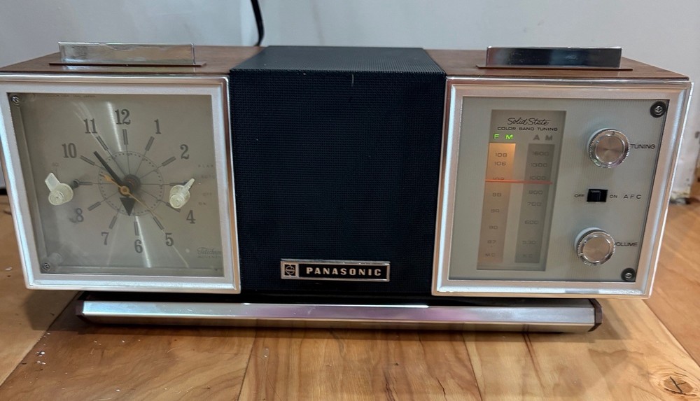 RARE Panasonic Clock Radio, Model RC-7467, FM/AM 7-Transistor 6-Diode (Working)