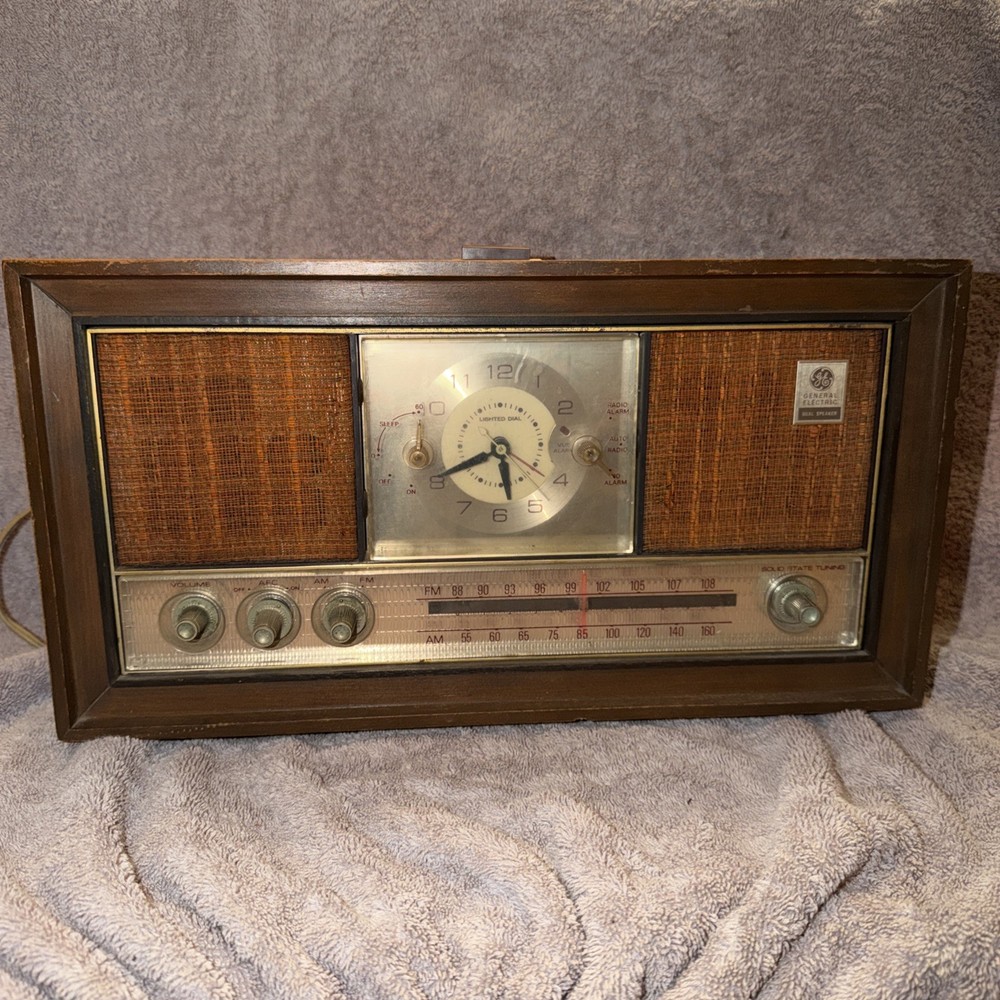 General Electric Solid State Dual Speaker Alarm Clock AM/FM Radio C1540 Working