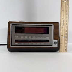 General Electric GE Vintage Alarm Clock AM/FM Radio Model 7-4601A with Woodgrain