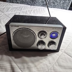 Vintage  Curtis AM/FM Radio Retro Tabletop Woodgrain Cabinet Silver Face