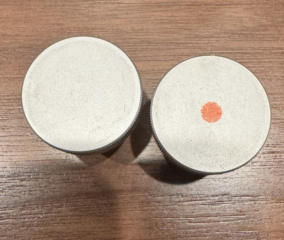 Braun Radio Germany. T1000 T 1000 AM FM Frequency Control Knobs. Red & White Dot