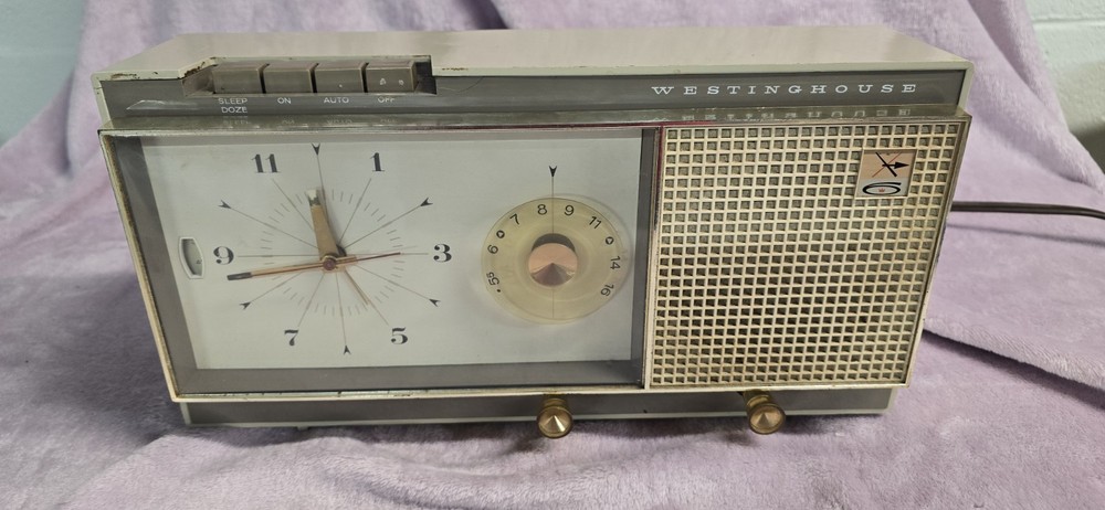 Westinghouse Clock Radio Model H-722T6. Turns On Only Get One Station.
