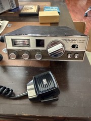 Realistic TRC-424 40-Channel CB Radio With Mic Tested and Working