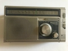 Vintage Panasonic AM/FM 2 band radio, model RF-568D with earphone, works good