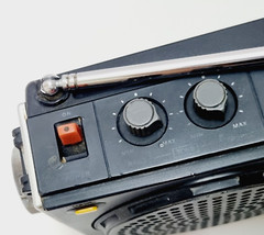 Vintage Sony ICF-5450B Shortwave Radio – Not Working Repair only