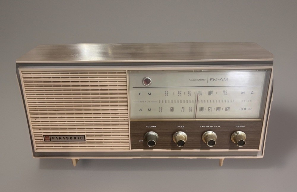 Vintage MC Panasonic RE-746- 2 Band System AM/FM/AFC FM Solid State Radio