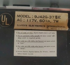 Lloyd&rsquo;s Solid State 2 Speaker Clock/Radio Model Vintage 9J42G-37BE Alarm Japan