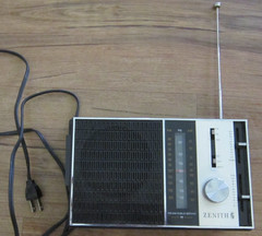 Zenith RC52Y Solid State FM/AM/PS Vintage Portable Radio W Black Leather ,TESTED