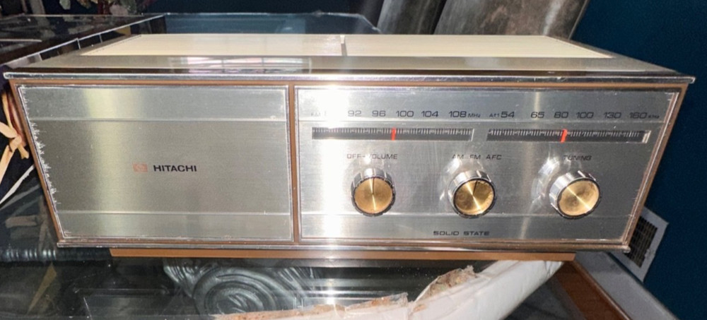 Hitachi solid-state AM/FM table radio from the mid-century modern (MCM) era,