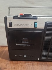 Vintage GE FM/AM Cassette Radio