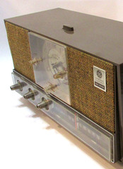 Good Working Vintage 1950&rsquo;s General Electric Dual Speaker AM Dial Clock Radio