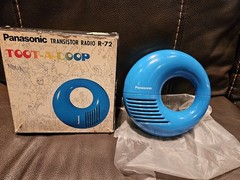 Panasonic Toot-A-Loop Transistor Radio R-72 Blue Beautiful Condition Box
