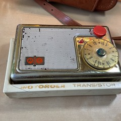 MOTOROLA Transistor Radio, Leather Case with Strap Working Condition
