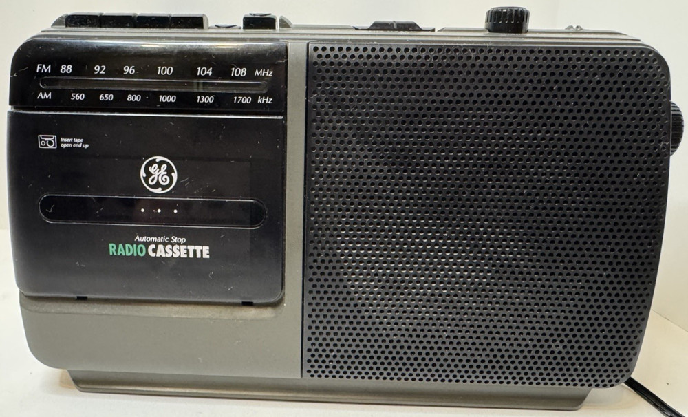 Vintage GE AM/FM Radio Cassette Recorder Portable Model 3-5264A Tested