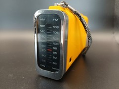 Vintage Philco Ford R131 AM/FM Solid State Portable Radio YELLOW Taiwan RARE