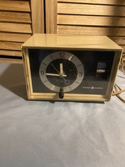 Vintage Retro 70’s General Electric GE AM Alarm Clock Radio Model C1400A Works