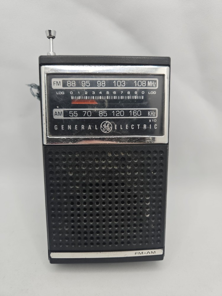 GENERAL ELECTRIC Model No. 7-2500B Hong Kong FM-AM Transistor Radio Works #CTL